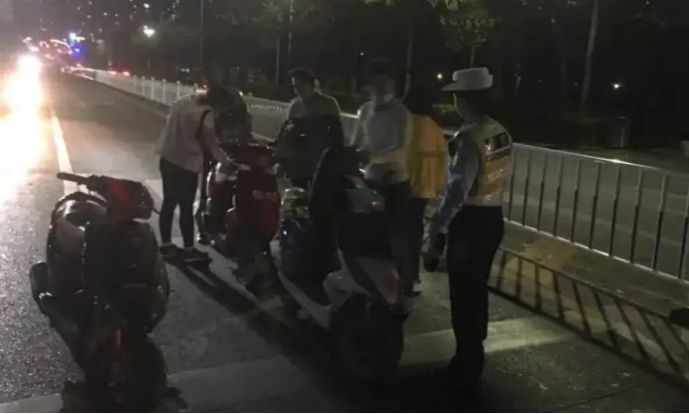 青少年为什么喜欢鬼火与机车